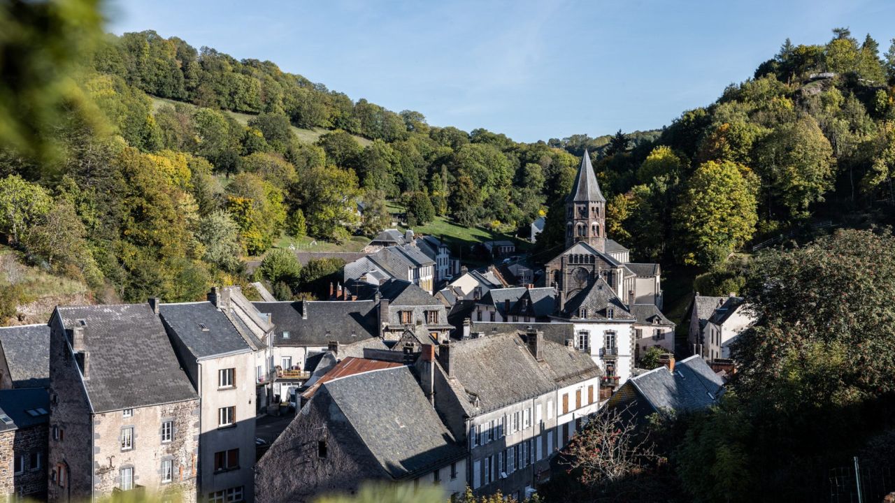 Rochefort-Montagne : Découvrez les trésors cachés de ce joyau Auvergnat